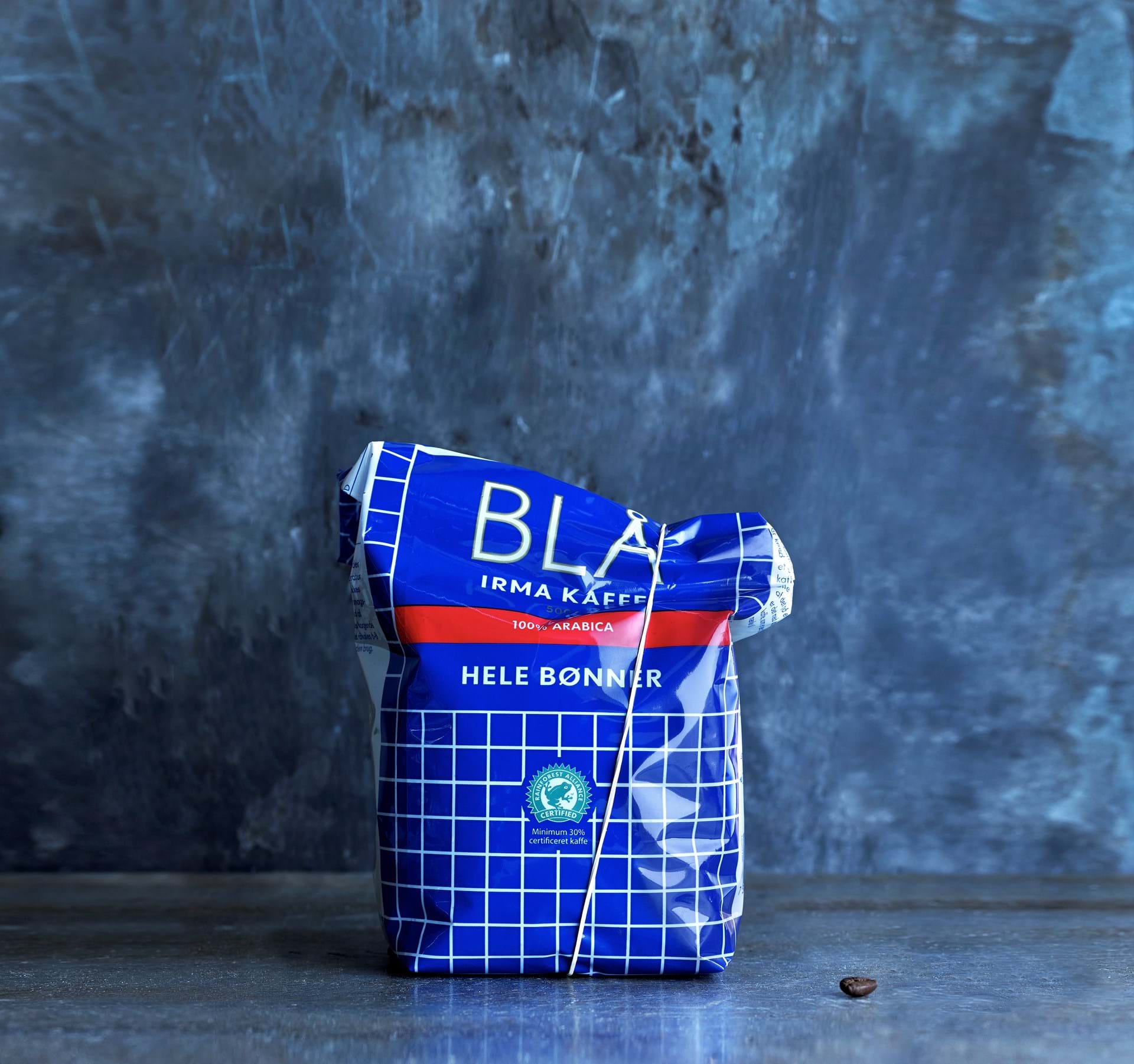 Irmas ikoniske blå kaffe med hele bønner