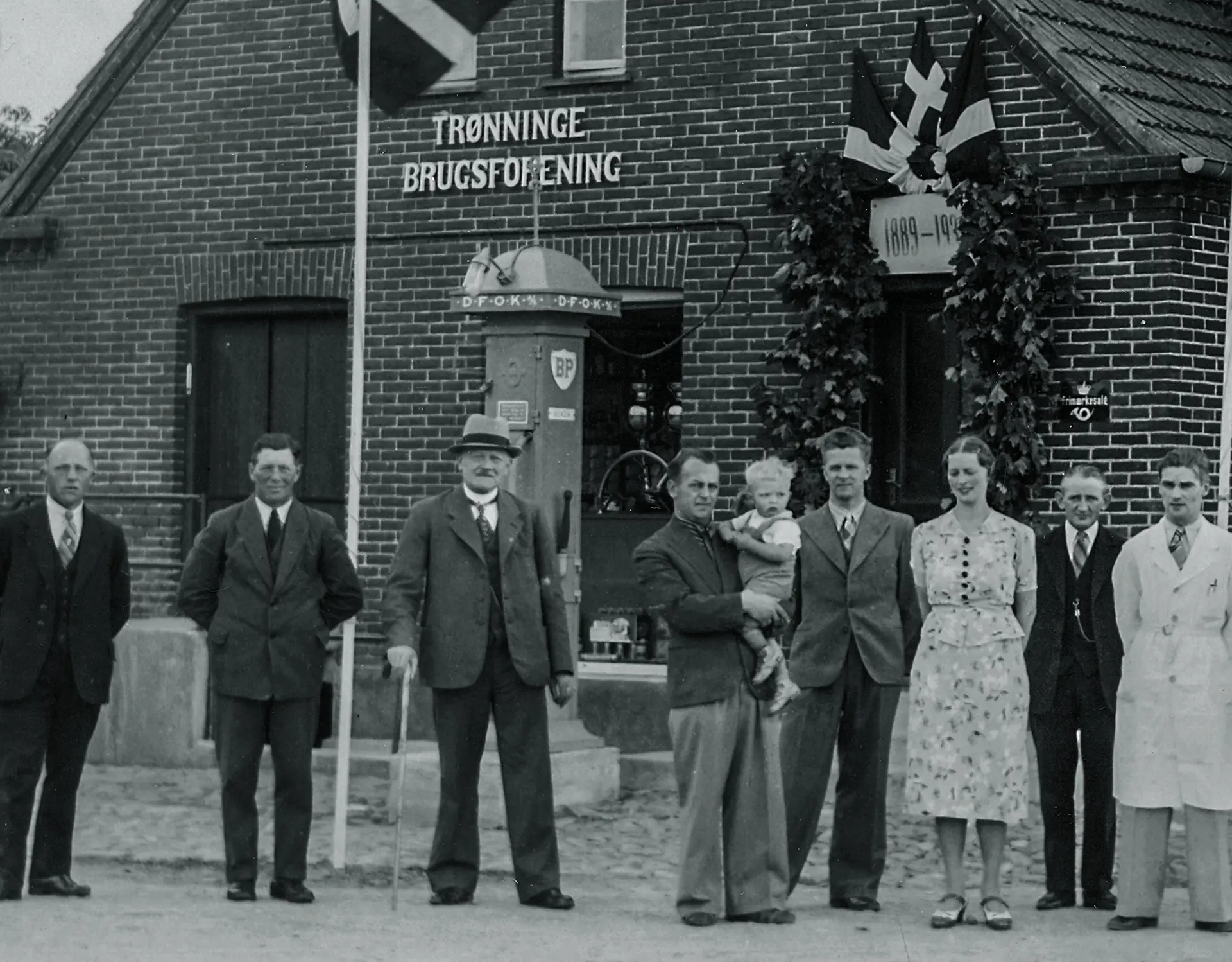 Gammelt billede foran Trønninge brugsforening
